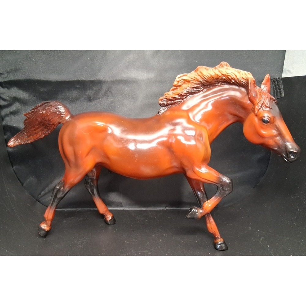 Breyer Flame The Island‎ Stallion Lobster Bisque Color